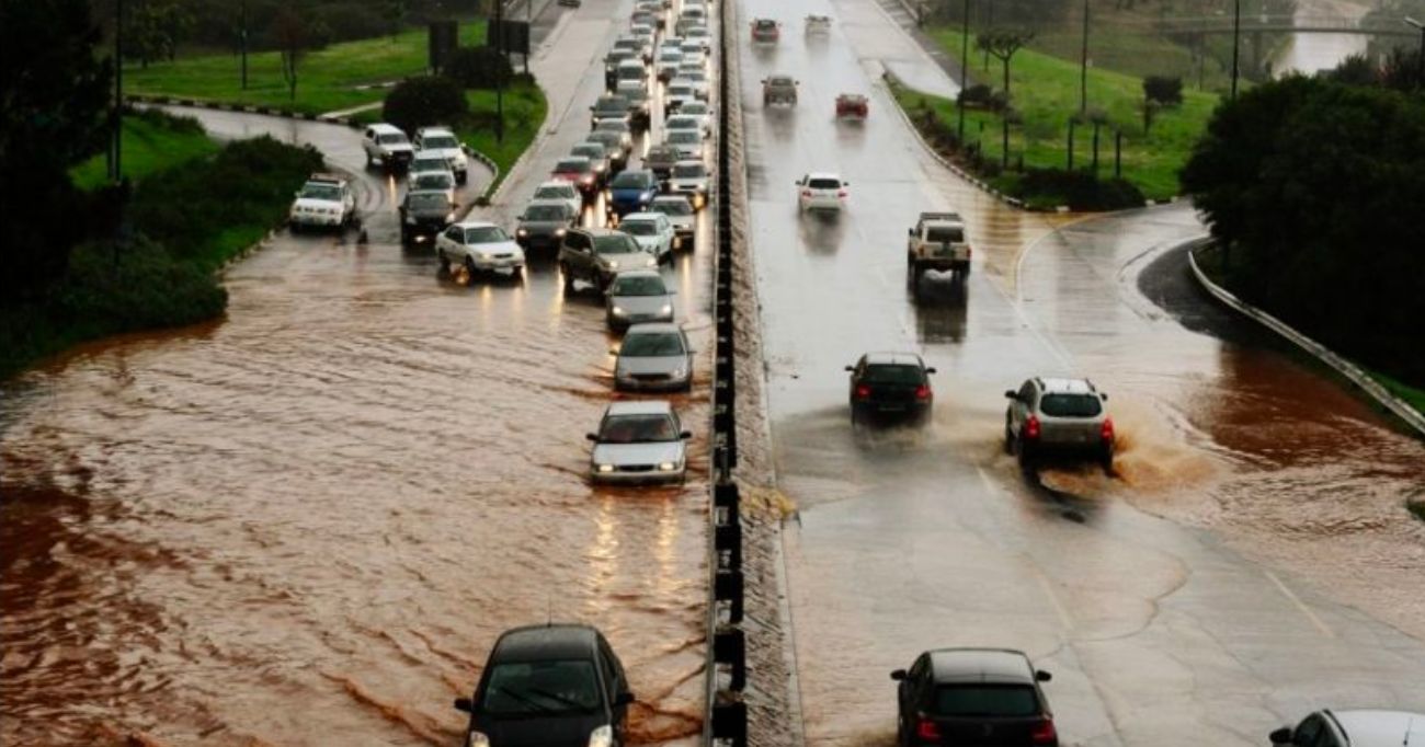 Traffic congestion in flooded highway
